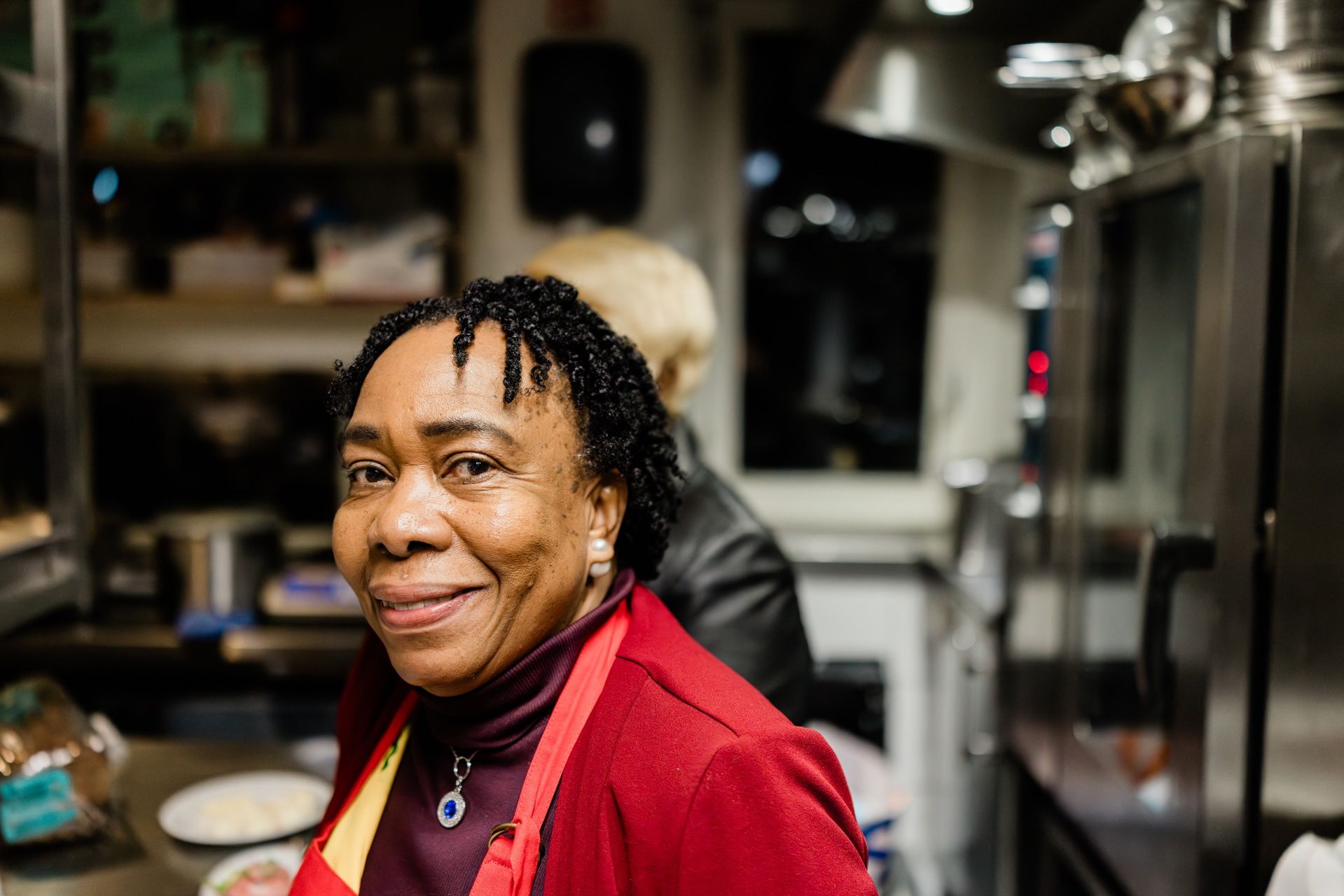Kerstdiner van Stichting SAN voor buurtbewoners in Amsterdam-Oost, beeld 2
