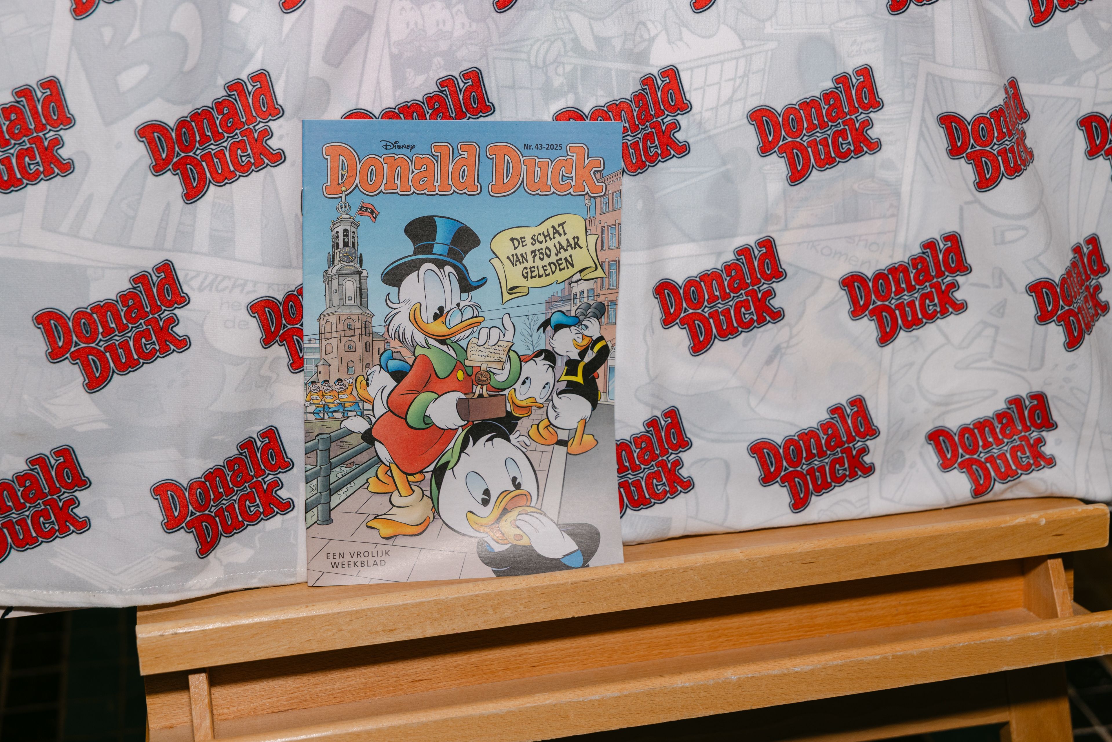 Onthulling van de Donald Duck-editie 750 jaar Amsterdam in het Stadsarchief, beeld 2