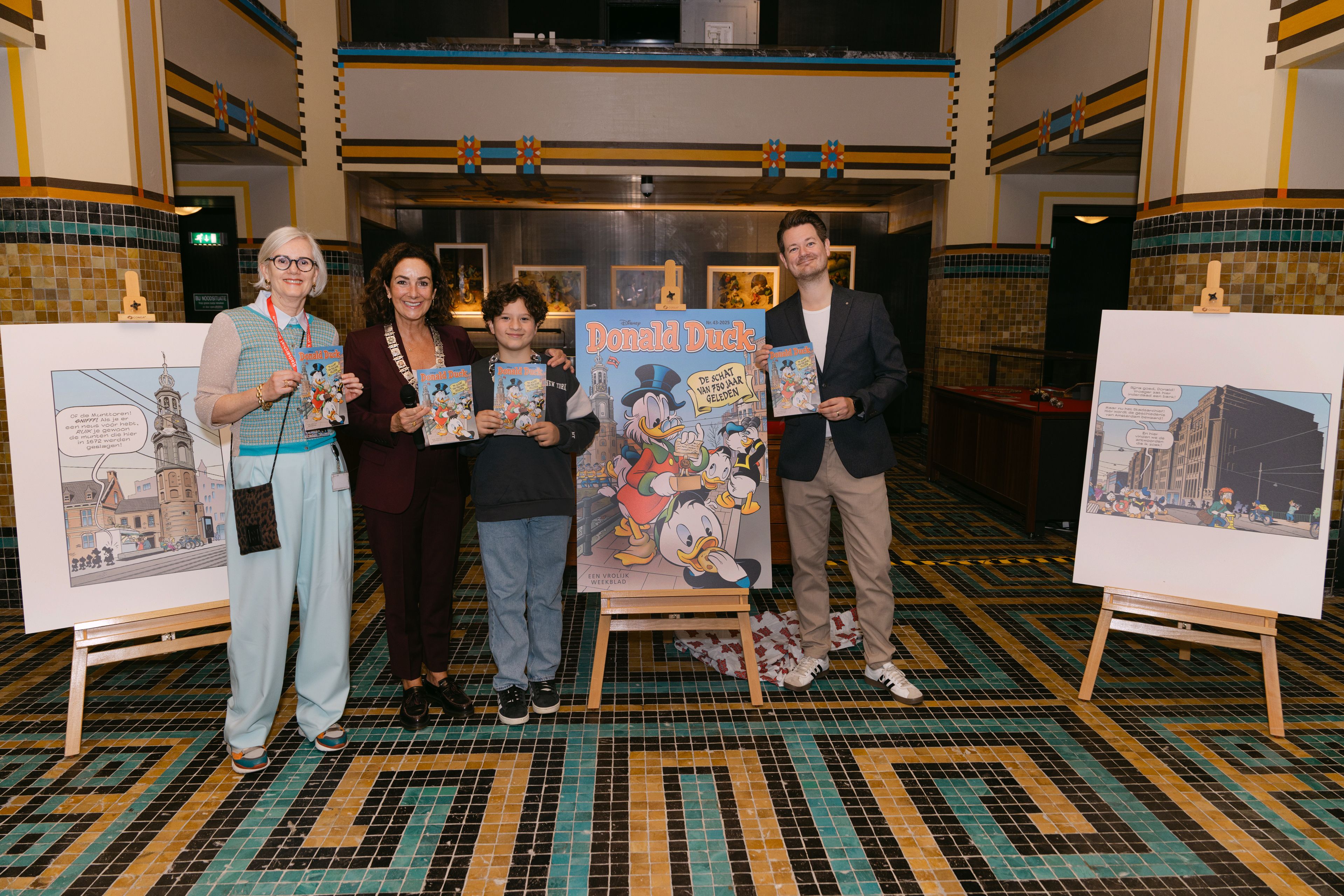 Onthulling van de Donald Duck-editie 750 jaar Amsterdam in het Stadsarchief, beeld 7