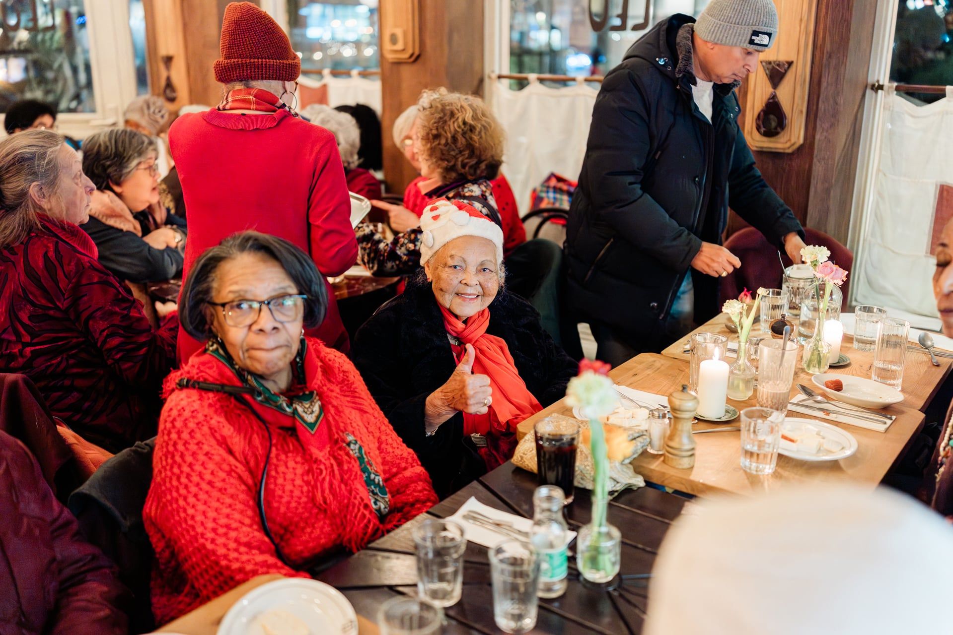 Kerstdiner van Stichting SAN voor buurtbewoners in Amsterdam-Oost, beeld 9