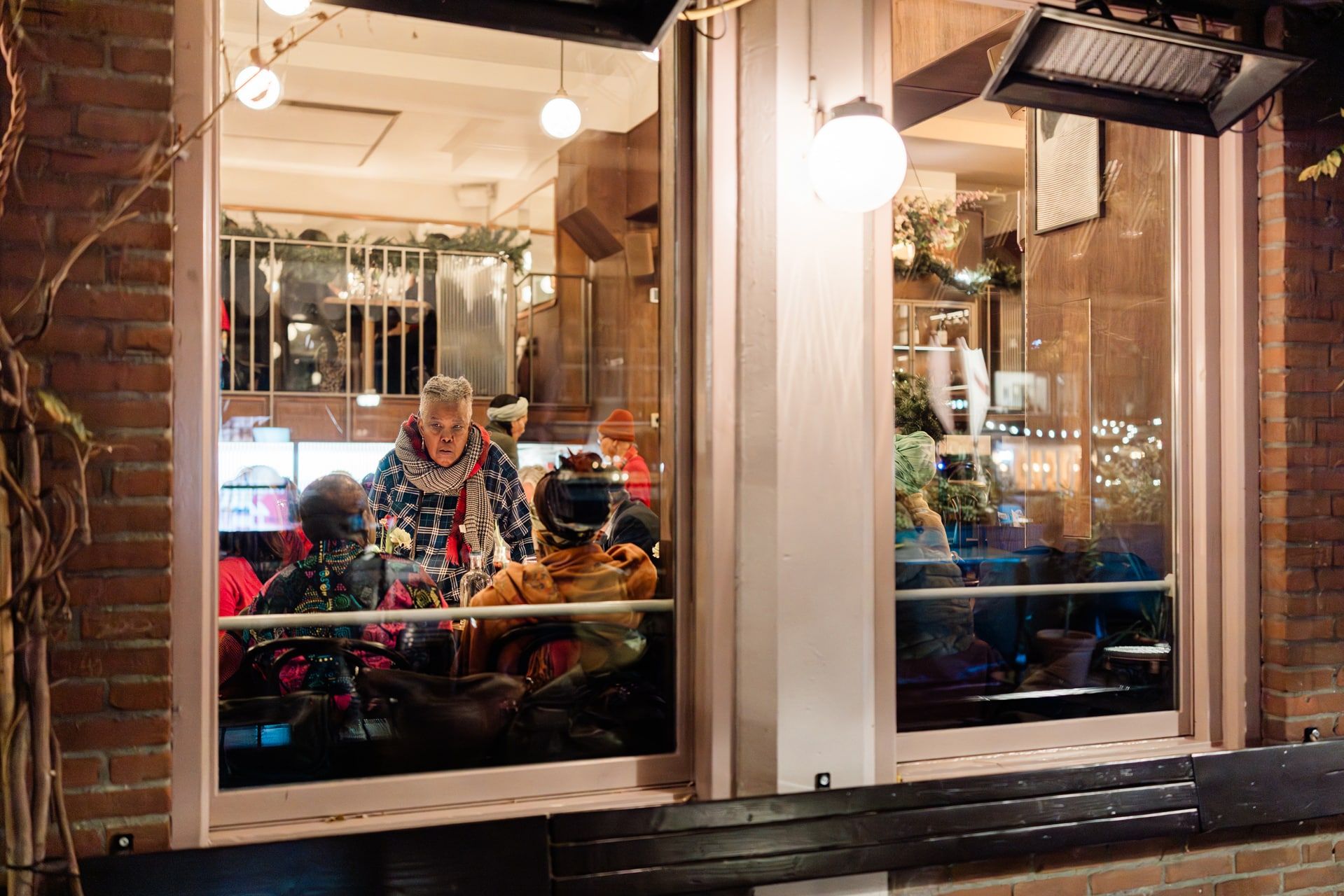 Kerstdiner van Stichting SAN voor buurtbewoners in Amsterdam-Oost, beeld 14