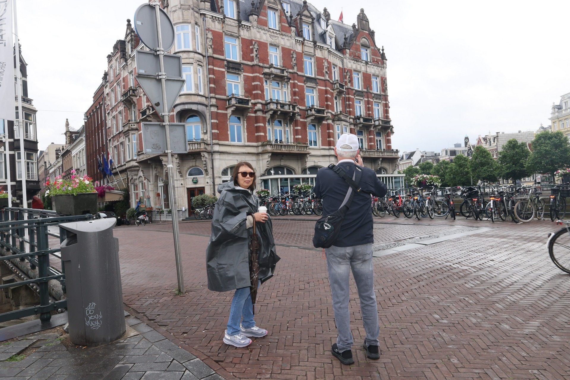 Basiscursus fotografie: fotomoment bij een hoekpand tijdens de les