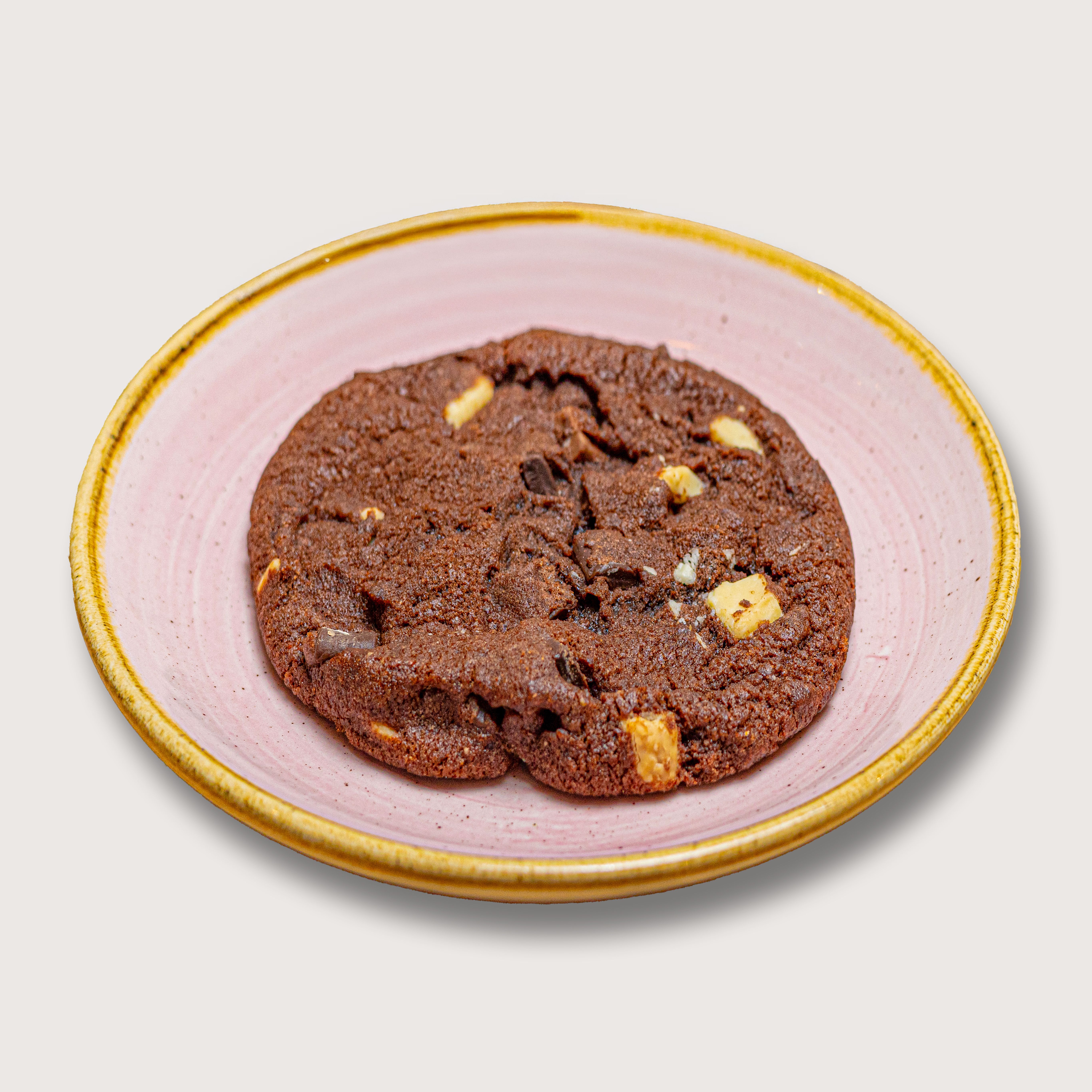 Foodfotografie voor Roomdelivery: chocolade-cookie op roze bord