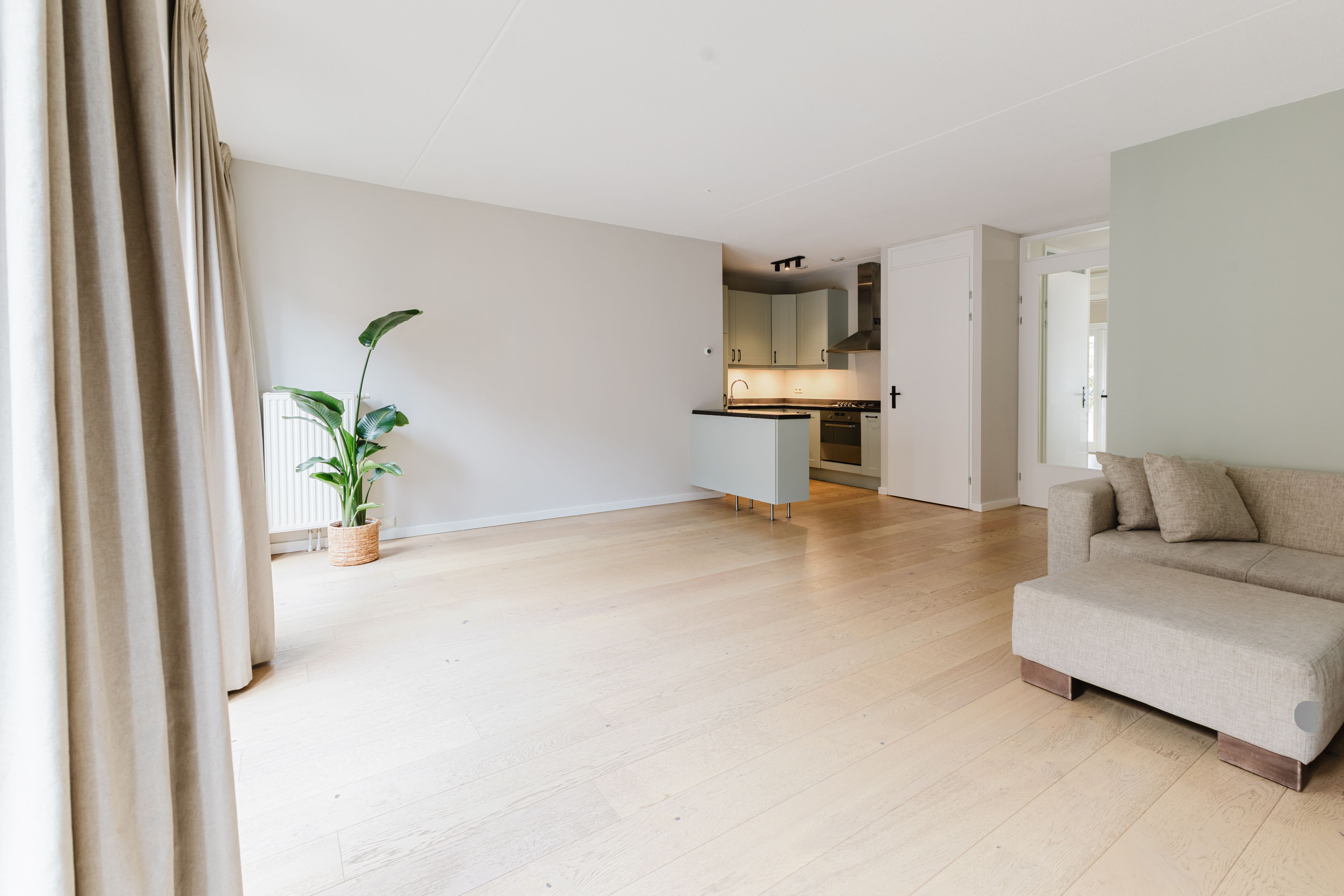Interieurfotografie Utrechtsedwarsstraat: woonkamer met open keuken