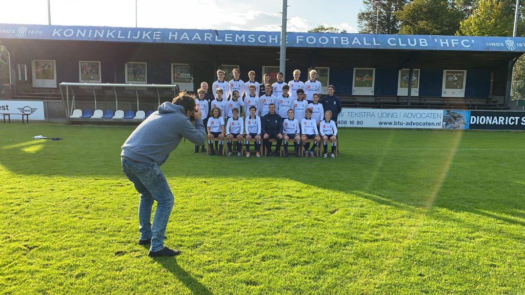 Joep van Drunen fotografeert HFC voetbalteam. Groepsfoto van Koninklijke HFC op het veld. Over mij pagina. Joep van Drunen Photography