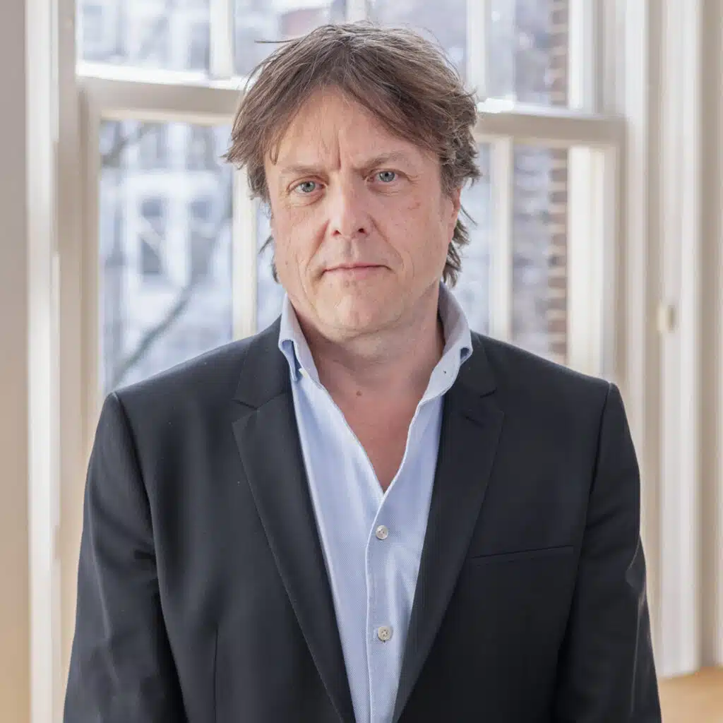 Bedrijfsportret van een man in pak, professionele foto voor bedrijven. Zakelijk portret Joep van Drunen Photography