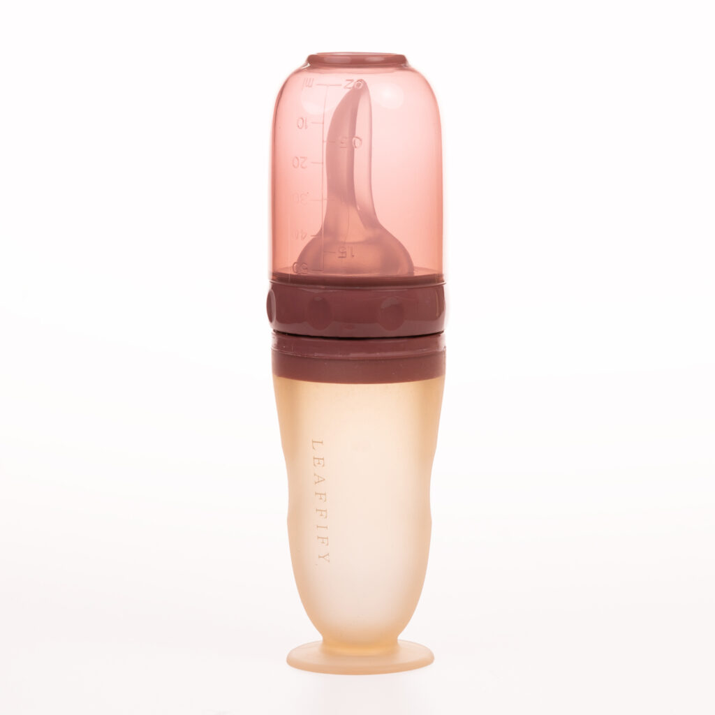Productfotografie van LEAFFIFY babyvoedingdispenser met lepel. Ideaal voor onderweg. LEAFFIFY-1.jpg Joep van Drunen Photography