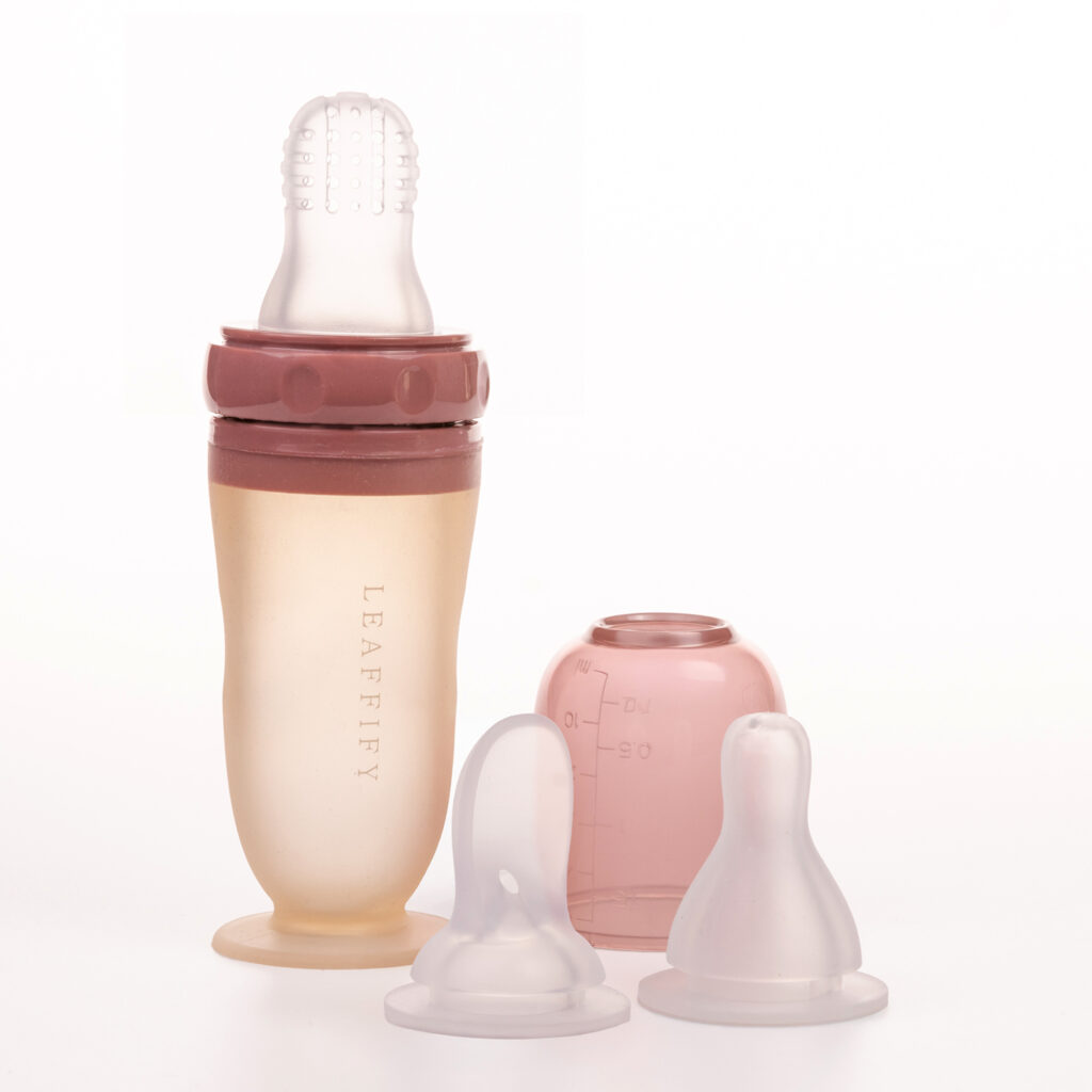 Productfotografie van LEAFFIFY babyfles met verschillende spenen, klaar voor gebruik. Ideaal voor ouders. Joep van Drunen Photography