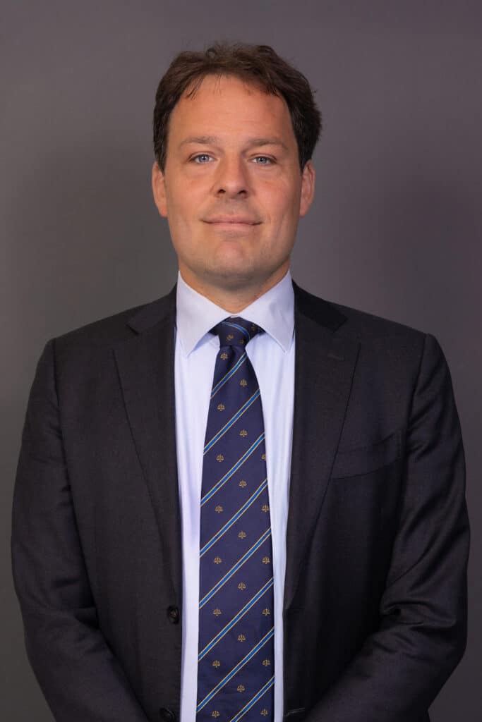 Bedrijfsportret van Hein. Zakelijke foto van een man in pak met stropdas. Professionele uitstraling.