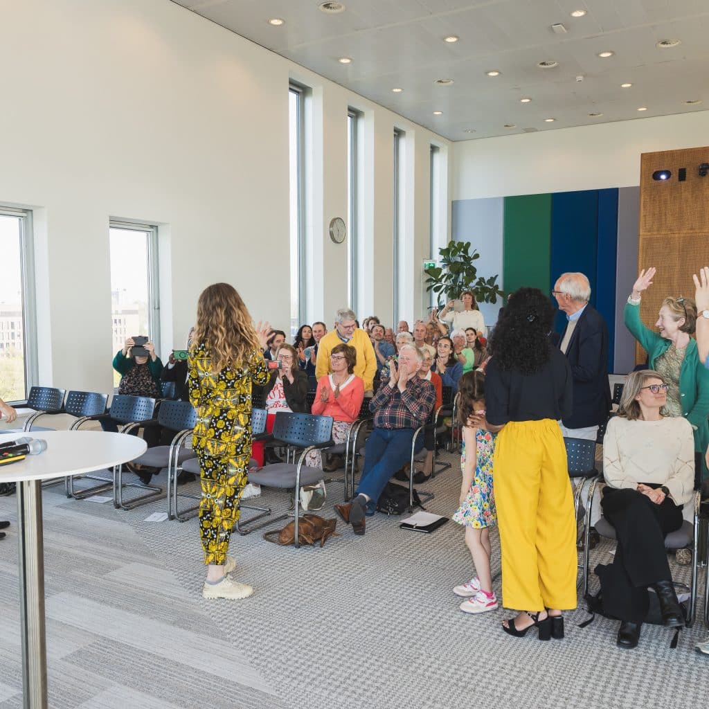 Eventfotografie Albert Schweitzer Prijs: Publiek applaudisseert tijdens de uitreiking van de prijs. Joep van Drunen Photography