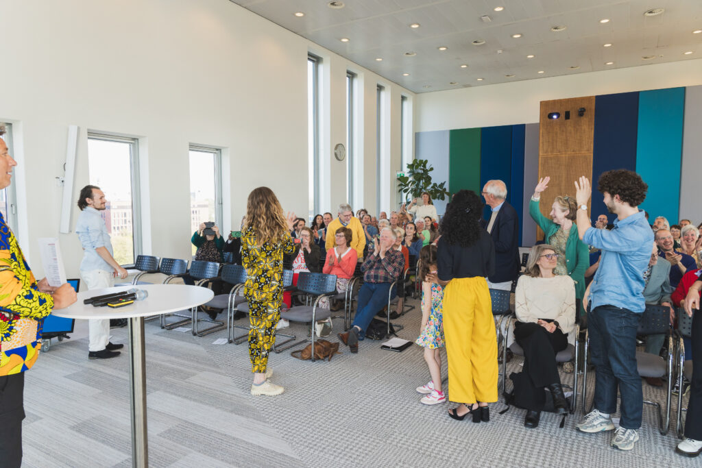 Eventfotografie Albert Schweitzer Prijs: Publiek applaudisseert tijdens de uitreiking van de prijs. Joep van Drunen Photography